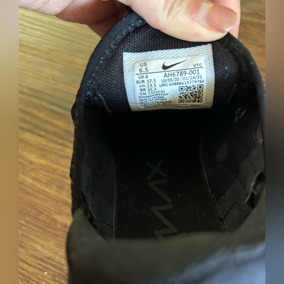 Nike Air Max 270 Black and White Women’s - Picture 5 of 9